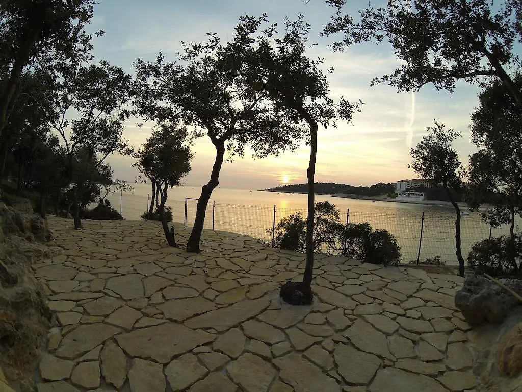 Apartments Kan Pula